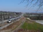 ICE 14 Frankfurt/Main - Bruxelles-Midi rast mit ungefhr 30 mintiger Versptung an mir vorbei entlang der Autobahn E40 in Richtung Lige-Guillemins.