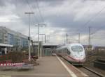 Am 01.04.2006 fuhr 406 001 auf dem ICE 75 nach Zrich als  Geisterfahrer  durch den Bahnhof Frankfurt am Main-Niederrad.