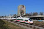 ICE 4 5812 040-4 fährt Richtung Bahnhof Muttenz.