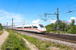 Der ICE 4/ Br 412 9023 fährt als ICE 73 durch Eimeldingen Richtung Basel SBB.