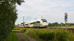 DB Fernverkehr Tz 9028 (412 028)  Freistaat Sachsen  mit Werbung  Deutschlands schnellster Klimaschützer  als ICE 1038 Köln Hbf - Hamburg-Altona, es führt 5812 028 (Hüde,