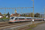 ICE 4 5812 022-2 durchfährt am 27.10.2022 den Bahnhof Rupperswil.