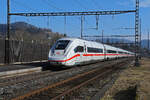 ICE 4 5812 036-6 durchfährt am 02.02.2026 den Bahnhof Gelterkinden.