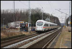 Ein ICE T ist hier auf der Insel Rügen bei Teschenhagen am 27.03.2017 in Richtung Stralsund unterwegs.