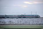 Eine BR 411 und 415 521 (Tz 1121  Gotha ) als ICE 1650 (Linie 50) von Dresden Hbf nach Wiesbaden Hbf fahren bei Benndorf auf der Neubaustrecke Erfurt–Leipzig/Halle (KBS 580). [4.2.2018 | 11:46 Uhr]