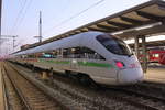 411 018-5 als ICE 1677(Stralsund-Hannover)kurz vor der Ausfahrt im Rostocker Hbf.02.01.2020