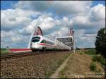 ICE1548  Ostseebad Warnemnde  von Berlin Gesundbrunnen nach Frankfurt/Main Flughafen beim Passieren der Elbbrcke bei Lutherstadt Wittenberg, 01.08.07.