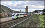 Ein ICE T verläßt hier am 27.2.2023 um 14.55 Uhr Oberwesel in Richtung Koblenz.