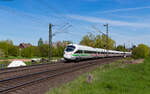 411 027  Weimar  als ICE 1577 (Stralsund Hbf – Frankfurt(Main)Hbf) bei Niederwalgern 3.5.23
