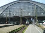 Ein ICE steht abfahrbereit in Leipzig Hbf, Endbahnhof wird Mnchen Hbf sein. 