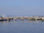 Ein 7-teiliger Zug der Baureihe 411 mit einer Lnge von 185 m passt genau auf die Marienbrcke - ICE 1546 Dresden - Frankfurt, 13.10.05  