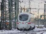 Ein ziemlich frisch ausschaueder ICE-T bei der Bereitstellung in Frankfurt (Main) Hbf, 17.12.10