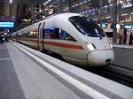 Der ICE 1208  Karwendel  aus Innsbruck nach Berlin-Gesundbrunnen mit leichter Blessur an der Bugklappe beim Halt in Berlin Hbf am 01.01.2011.