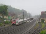 ICE 1525 nach Mnchen Hbf berholt am 01. Juni 2013 die 185 156-6 und 442 104 in Kronach.