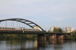 Durch eine planmäßige Sperrung der Strecke (Bauarbeiten) am 23.10.2016 zwischen Aschaffenburg und Hanau musste ICE 411 560-6  Markt Holzkirchen  den Umweg über die Mainbrücke bei