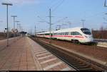 415 522 (Tz 1522  Torgau ) und 411 518 (Tz 1118  Plauen/Vogtland ) als ICE 1651 (Linie 50) von Wiesbaden Hbf nach Dresden Hbf durchfahren den Hp Leipzig Messe auf der Neubaustrecke Erfurt–Leipzig/Halle (KBS 580). [24.3.2018 | 16:22 Uhr]