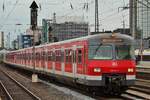 420 922-7 und 420 415-2 fahren am 18.8.2017 als S1 nach Essen-Steele Ost aus dem Dortmunder Hauptbahnhof aus.