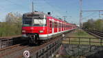 DB 420 440 fährt am 11.04.2022 als S68 Langenfeld(Rheinland) - Wuppertal-Vohwinkel in Düsseldorf Eller-Süd ein.