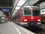 Ein 420 Vollzug steht auserplanmig und auerdem sehr selten vorkommend im Stuttgarter Hauptbahnhof zur Abfahrt nach Weil de3r Stadt bereit.