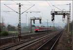 S-Bahnverkehr an der Rampe Bad Cannstatt - 

Fellbach bei der Station Sommerrain. Die beiden äußeren Gleise sind den S-Bahnlinien S2 und S3 vorbehalten. Der Fernverkehr fährt auf den mittleren Gleisen. 

13.04.2009 (M)