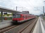 Am 27.07.09 steht der LED-Versuchstrger 420 316-2 als HVZ-Verstrker auf der Linie S2 (Dietzenbach-Offenbach/M Hbf) in Heusenstamm abfahrbereit.Nchster Halt ist Offenbach-Bieber!!!