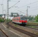 420er in Stuttgart-Feuerbach (13): Der an der Front etwas auergewhnlich lackierte 420 937-5 verlsst am 8.5.2010 den Bahnhof Stuttgart-Feuerbach in Richtung  Weil der Stadt .