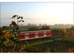 Morgennebel im Remstal -     S-Bahnzug auf der Linie S2 unterwegs nach Schorndorf.