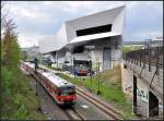 Am Museum -     Ein Triebzug der Baureihe 420 verlässt die Station Neuwirtshaus (Porscheplatz) in Stuttgart-Zuffenhausen.