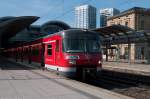 Ein ET 420 831 von Rhein Main Verkehr ist mit S9 unterwegs von Wiesbaden nach Hanau, hier bei Ausfahrt von Mainz Hbf am 17 august 2012.