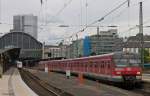 Da man in der Region Stuttgart  nur  Schwenkschiebe-420 antrifft, nutzte ich meinen kurzen Aufenthalt in Frankfurt (M) Hbf am 15. Juni 2013, um dieses Foto von 420 313-9 mitsamt  Artgenosse  anzufertigen. Wie man an den Tren erkennen kann handelt es sich dabei um sog.  Taschenschieber .