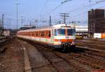 Anfang der 1980er Jahre fährt 420 629-8 in den Düsseldorfer Hauptbahnhof ein