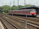 Ein ET 420 Vollzug steht am 06.05.14 in Hanau Hbf 