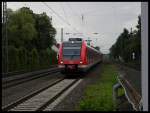 422 517 mit 422 xxx bei der Einfahrt in Dsseldorf Angermund