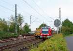 Triebwagen 422 017-4 mit Langsamfahrt durch Kleinenbroich wegen einer Baustelle. 8.9.2010