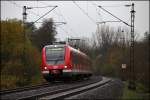 422 072/572 legt sich als S2 nach Dortmund Hbf vor Obereving in die Kurve.