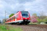 422 508-2 als S8 nach Wuppertal Barmen bei der Einfahrt in Kleinenbroich. 9.4.2014