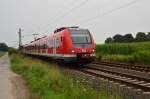 Zwischen Korschenbroich und Kleinenbroich ist der 422 510-8 in Richtung Neuss fahrend abgelichtet am 29.7.2014