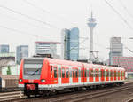 Am Vormittag des 16. Mai 2013 durchfährt 423 044 als Überführungsfahrt den Bahnhof Düsseldorf-Hamm.