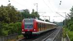 Eine Doppeltraktion 423 erreicht als S20 Pasing - Höllriegelskreuth den S-Bahnhof München-Siemenswerke.