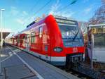 BR 423 822-6 steht als S6 nach Stuttgart-Zuffenhausen in Weil der Stadt, 25.11.2018.