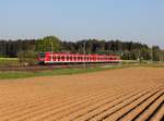 Der 423 179 und der 423 590 als S Bahn nach Holzkirchen am 07.05.2016 unterwegs bei Sauerlach.