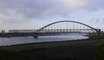 423er Doppeltraktion der S-Bahn Köln auf der (Düsseldorf-) Hammer Rheinbrücke (S 11 Bergisch Gladbach - Düsseldorf Flughafen Terminal).