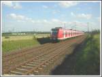 Am 14.08.2007 brauste dieser Vollzug der S5 auf der  Rennstrecke  zwischen den Stationen Frankfurt am Main-R�delheim und Wei�kirchen/Steinbach vor der Frankfurter Skyline mit H�chstgeschwindigkeit in