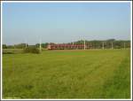 Am 07.10.2007 befand sich die S1 nach Rdermark - Ober-Roden mit 423 442 auf der Fahrt durch die Felder hinter Rodgau-Rollwald nur noch wenige Kilometer vom Endbahnhof entfernt.