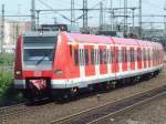 ET 423 256 fhrt in Dsseldorf Hbf aus Richtung Wuppertal-Vohwinkel ein.