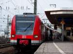 423 040/540 ist gerade von der Wendeanlage in K-Hansaring gekommen und wurde jetzt am Bahnsteig als S13 nach Troisdorf, ber Kln/Bonn Flughafen, bereit gestellt.