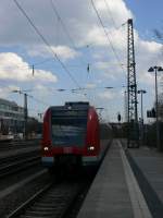 423 457-1 als S20 von Deisenhofen nach Pasing bei der Einfahrt in den S-Bahn Haltepunkt Heimeranplatz, 7.4.2009