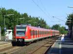 423 387 und ein weiterer 423 sind am 15.8.2009 als S2 auf dem Weg nach Niedernhausen, Bild zeigt sie bei der Einfahrt des Haltepunkts Nied