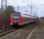 423 269/769 als S3 bei der Einfahrt mit der Schwestereinheit 423 209/709 in M�nchen-Langwied.