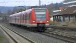 Eine 4-teilige BR 423 (423 276-5)  der S-Bahn Mnchen durchfhrt am 11.11.2011 den Bahnhof Kronach Richtung Lichtenfels ber Gleis 3.